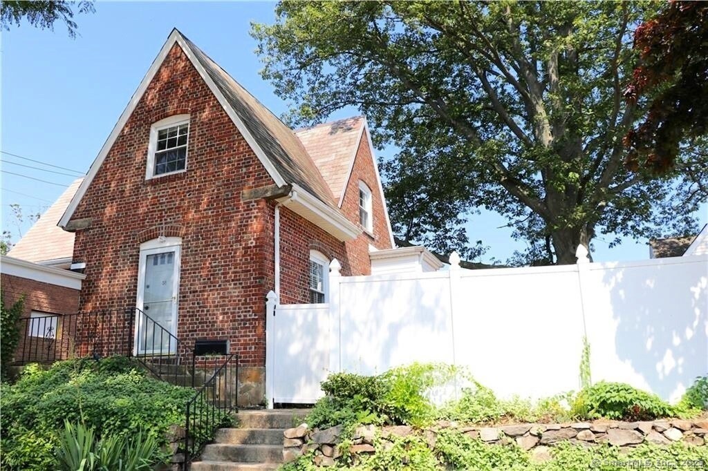 58 Post Rd in Fairfield, CT - Building Photo