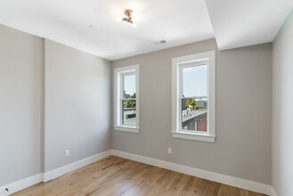 66 Lubec St in Boston, MA - Building Photo - Building Photo