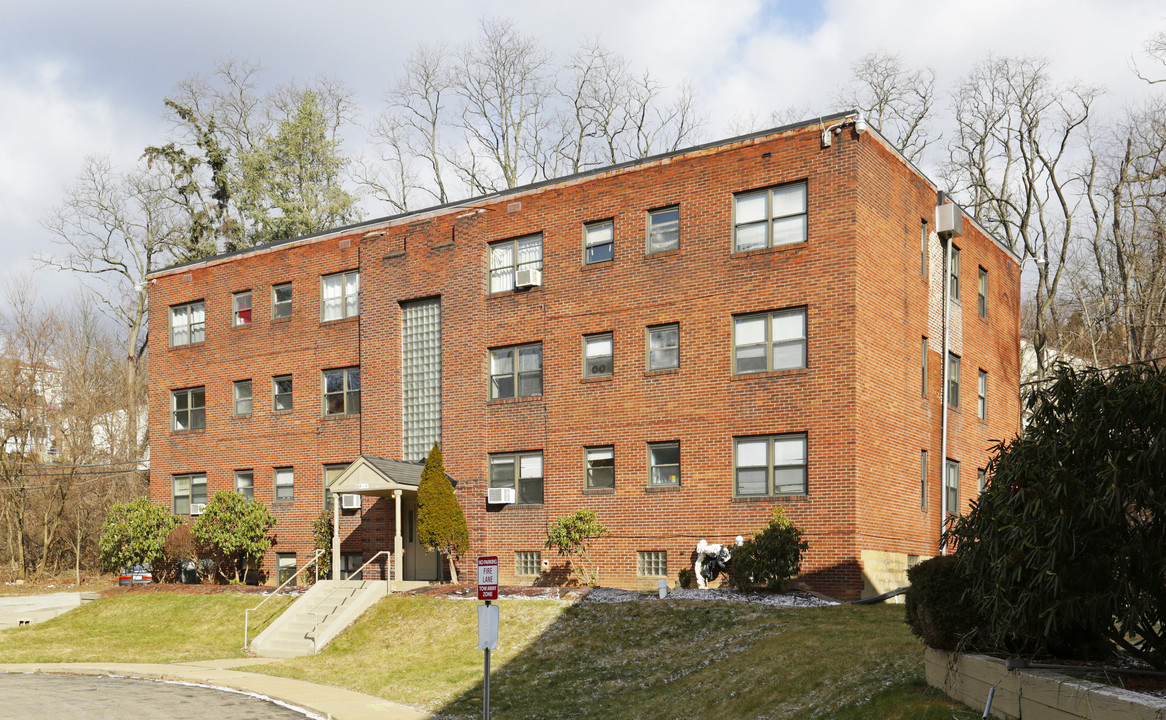 Brentshire Gardens in Pittsburgh, PA - Foto de edificio