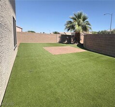 4520 Grand Rock Dr in North Las Vegas, NV - Building Photo - Building Photo