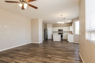 2526 S 90th Glen in Tolleson, AZ - Foto de edificio - Building Photo