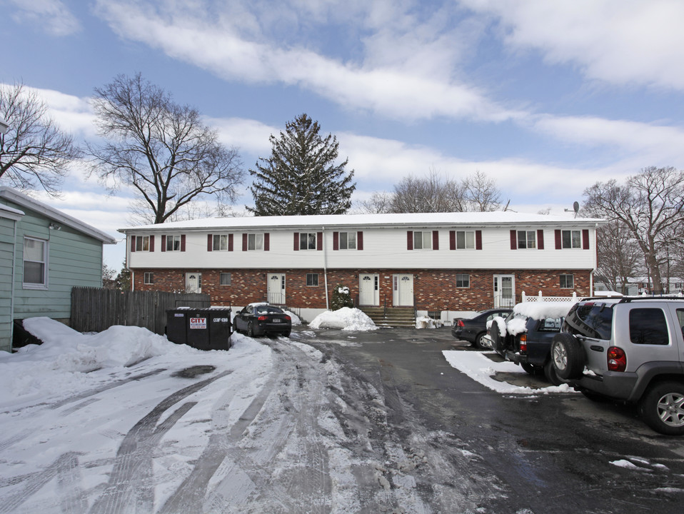 223 Seaside Ave in Stamford, CT - Foto de edificio