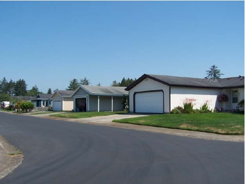 Alder Creek Village in Warrenton, OR - Building Photo