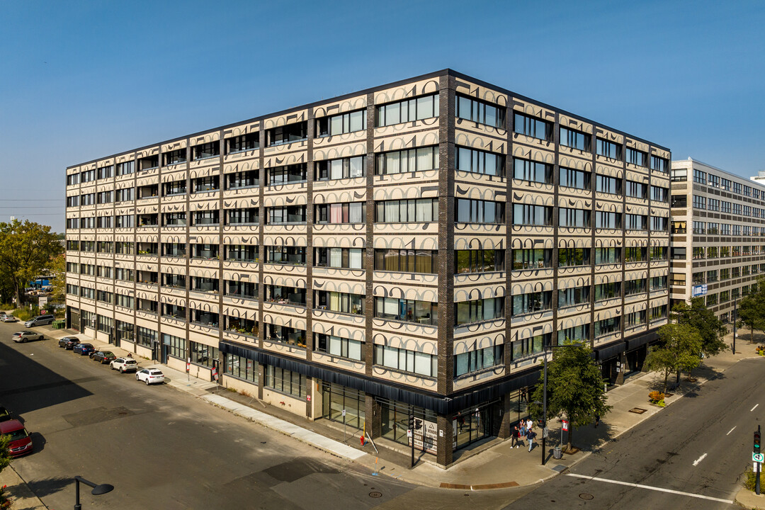 9319-9323 De L'esplanade Av in Montréal, QC - Building Photo
