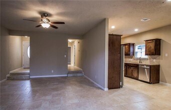 410 W Dittmar Rd in Austin, TX - Building Photo - Building Photo
