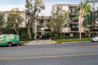 8530 Holloway Dr in West Hollywood, CA - Building Photo - Building Photo