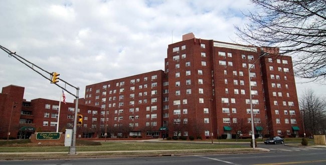 East Farm Village in East Haven, CT - Foto de edificio - Building Photo