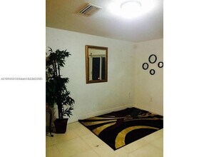 1043 NW 4th St in Miami, FL - Building Photo - Building Photo