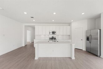 10351 Woodhill Spa Ln in Cleveland, TX - Building Photo - Building Photo
