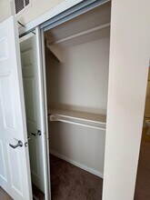 5510 Owensmouth Ave, Unit 202 in Woodland Hills, CA - Building Photo - Building Photo