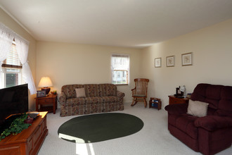 Brookfield Townhomes in Louisville, OH - Foto de edificio - Interior Photo