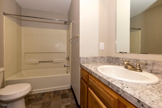 Millstone Lakes Apartments in Columbus, OH - Building Photo - Building Photo