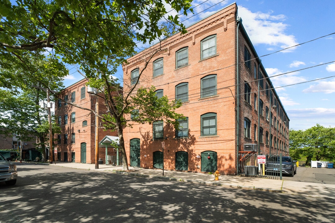 43 Chestnut St in New Haven, CT - Building Photo