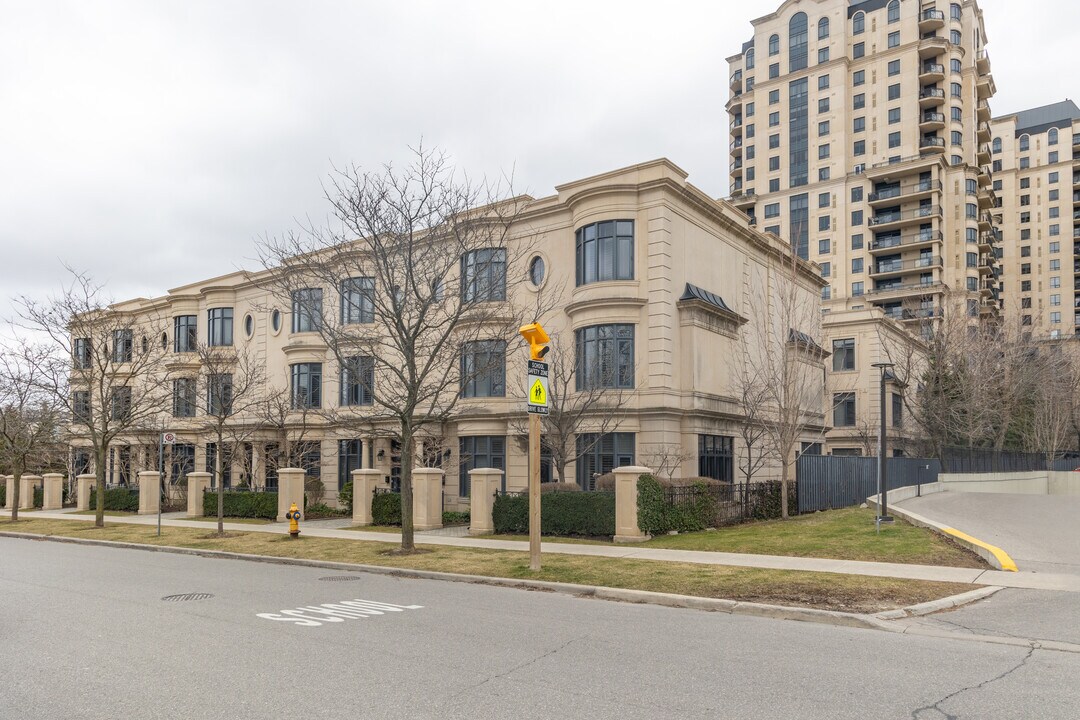 23 Elkhorn Dr in Toronto, ON - Building Photo