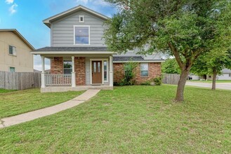 3105 Meadow Ln in Taylor, TX - Building Photo - Building Photo