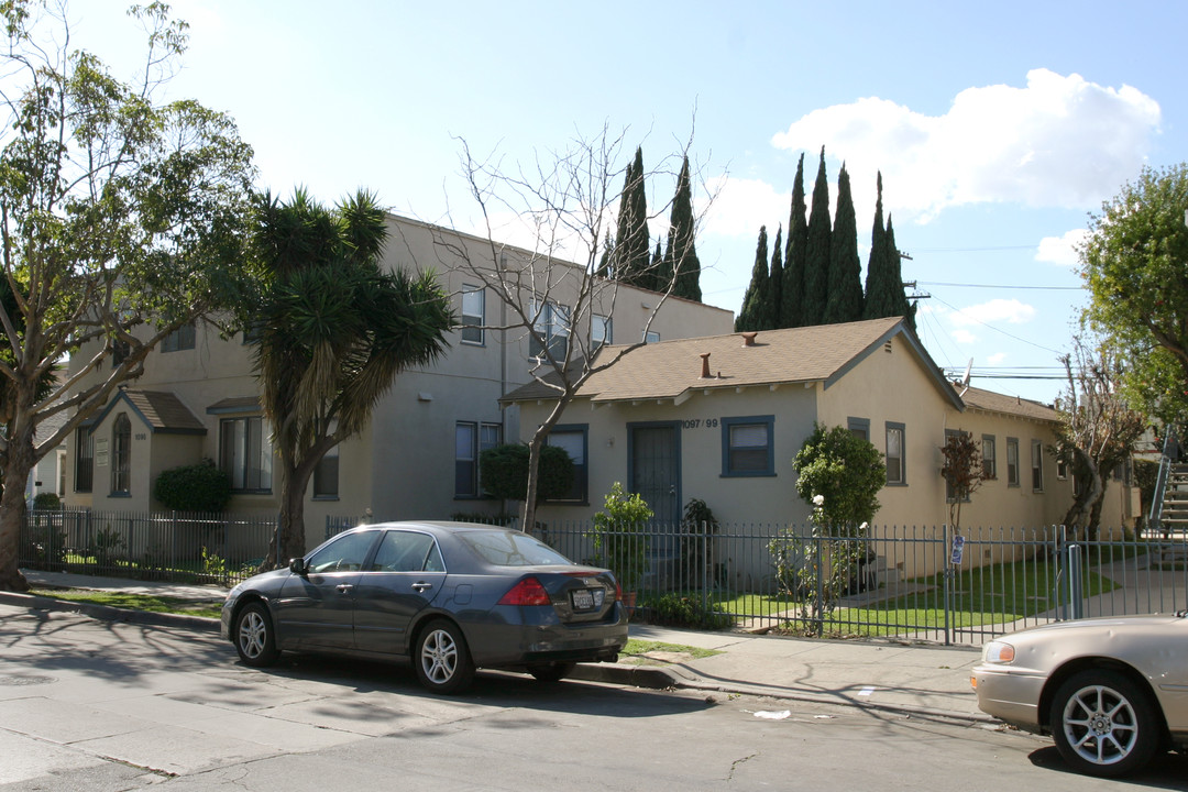 1095-1099 St Louis Ave in Long Beach, CA - Building Photo