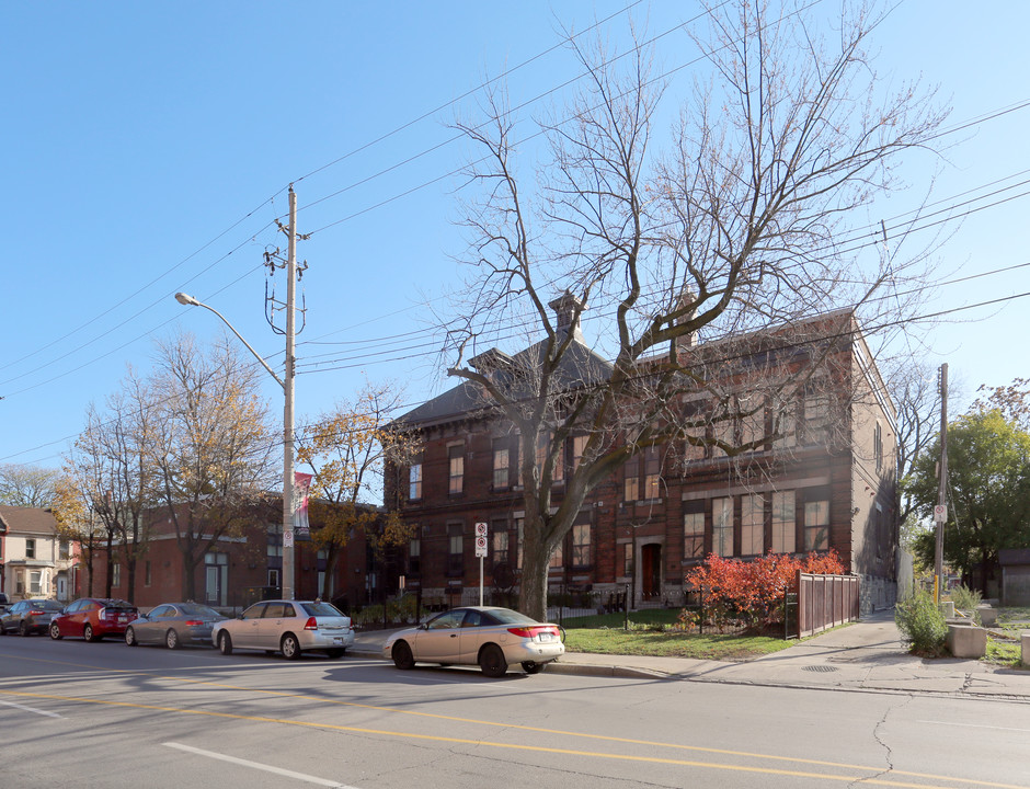 West Avenue Residences in Hamilton, ON - Building Photo