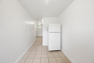 3816 W Bay Ave, Unit 1 in Baltimore, MD - Building Photo - Building Photo