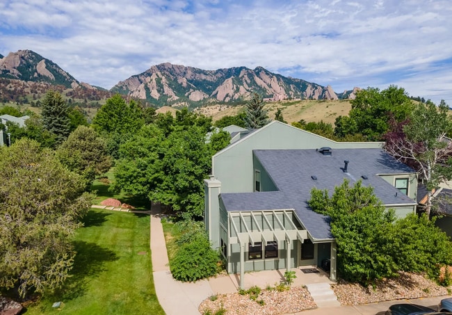 property at 55 Benthaven Pl