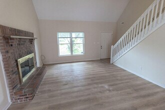 1915 Mirtle Grove Ct in Columbia, MO - Building Photo - Building Photo