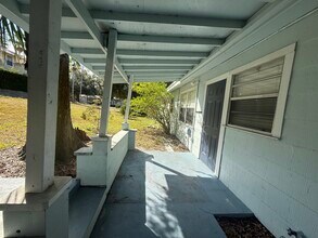 1102 Sunset Point Rd in Clearwater, FL - Building Photo - Building Photo