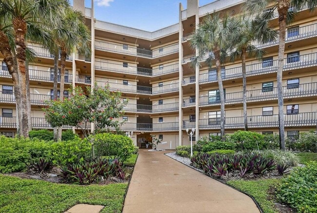 property at 4640 Lucerne Lakes Blvd W
