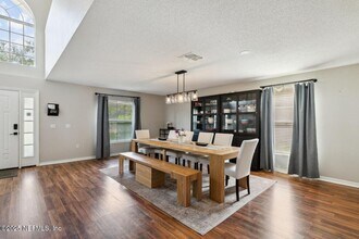 8164 Foxdale Dr in Jacksonville, FL - Building Photo - Building Photo