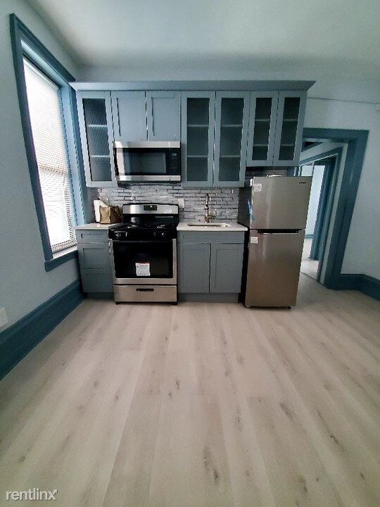 6 Liberty Pl in Weehawken, NJ - Building Photo