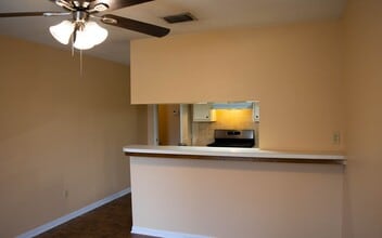 4826 Redfish Reef Dr in Bacliff, TX - Building Photo - Building Photo