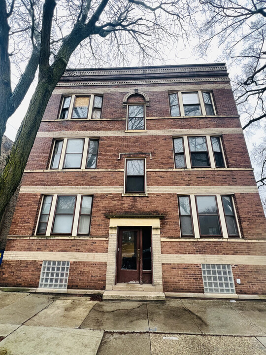 1045 E 73rd St in Chicago, IL - Building Photo