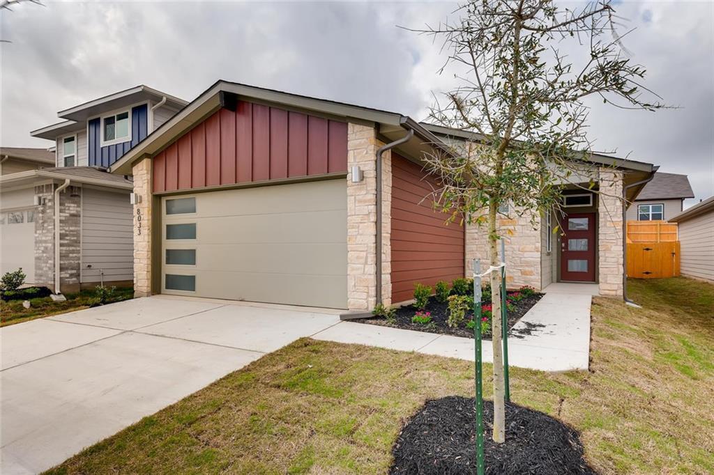 8033 Linnie Ln in Austin, TX - Foto de edificio