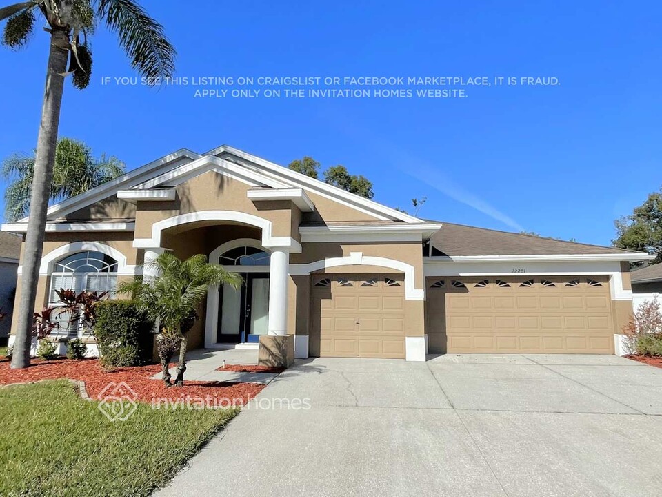 22201 Red Jacket Ln in Land O Lakes, FL - Foto de edificio