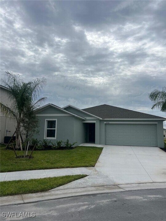 19712 Lavender Field Ct in Lehigh Acres, FL - Building Photo