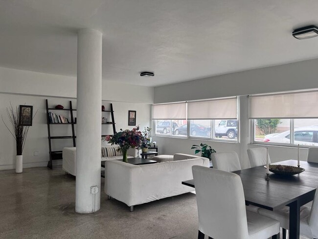 1420 Pennsylvania Ave, Unit 209 in Miami Beach, FL - Building Photo - Building Photo