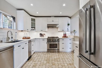 133 Cresta Vista Dr in San Francisco, CA - Building Photo - Building Photo