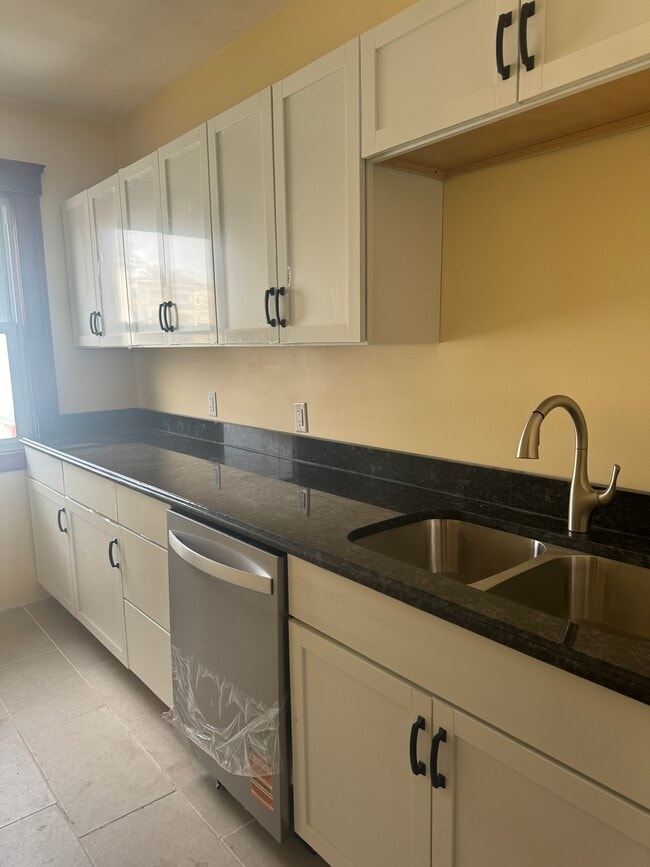 63 Gates St, Unit 3 in Worcester, MA - Building Photo - Building Photo