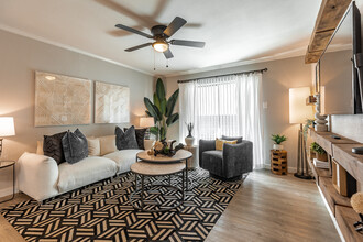 The Ace Apartments in Dallas, TX - Building Photo - Interior Photo