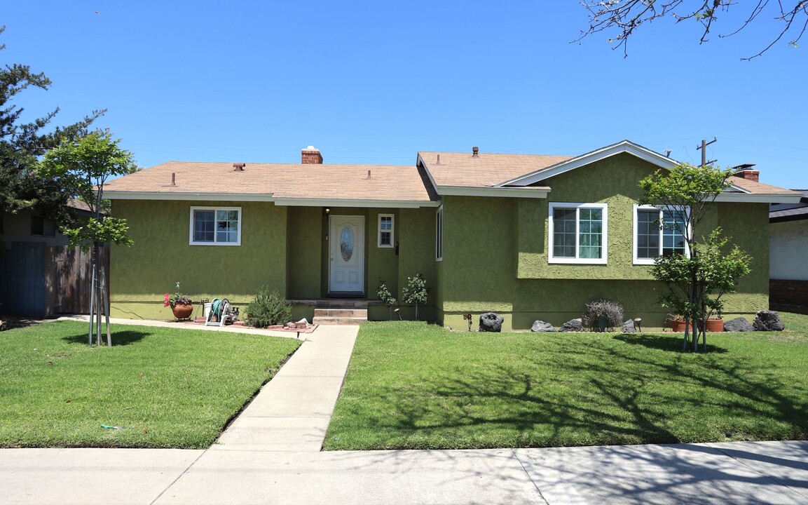 11411 Chapman Ave in Garden Grove, CA - Building Photo