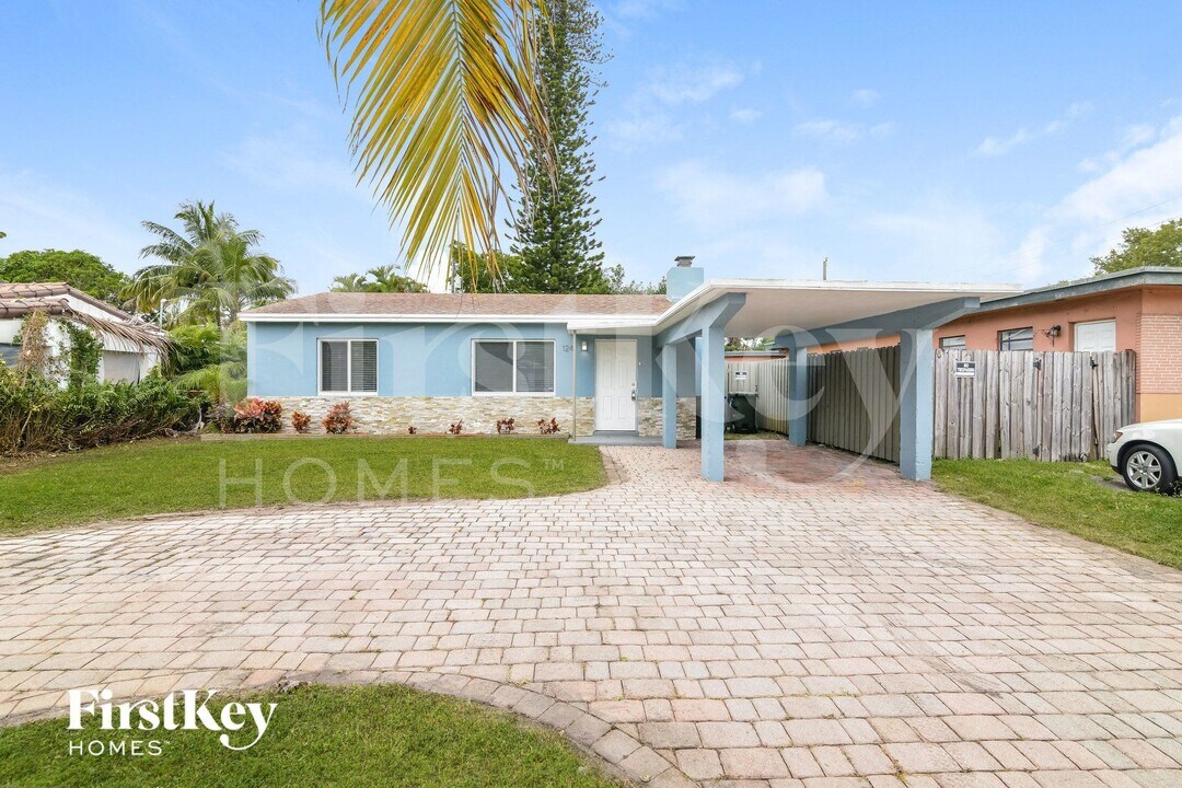 1241 NW 7th Ave in Fort Lauderdale, FL - Foto de edificio