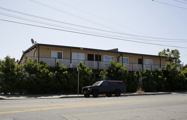 2700-2714 West St in Oakland, CA - Foto de edificio - Building Photo