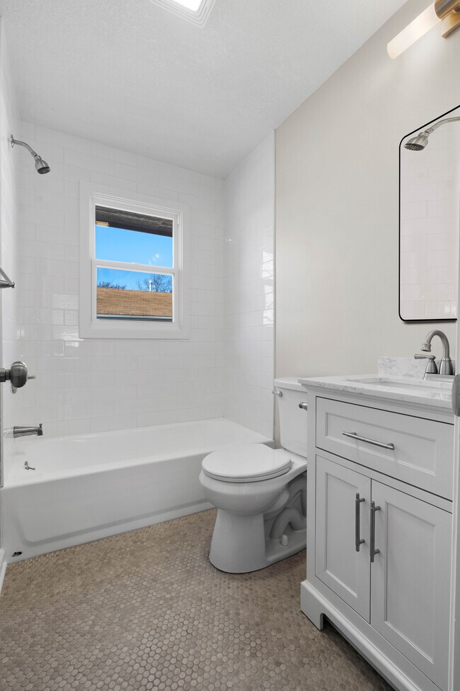 2554 W 47th Ave in Kansas City, KS - Building Photo - Building Photo