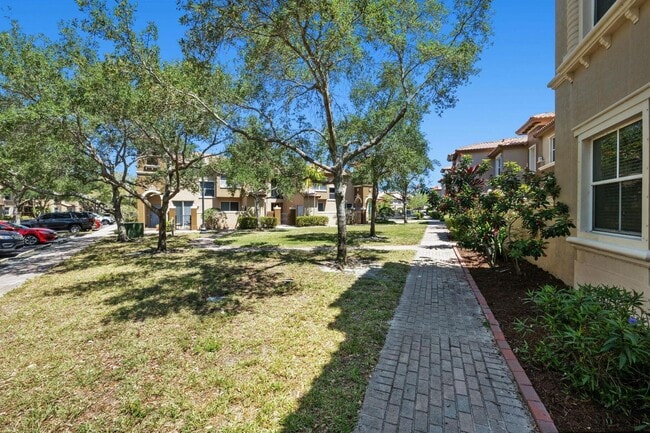 2905 Hidden Hills Rd in West Palm Beach, FL - Building Photo - Building Photo