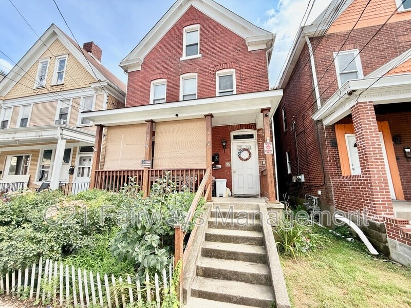 427 2nd St in Pitcairn, PA - Building Photo