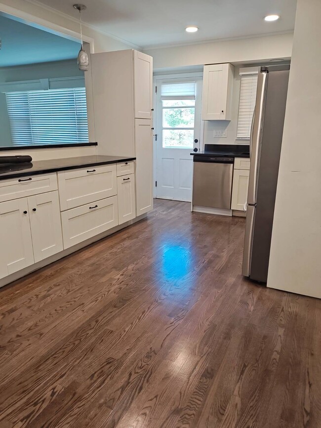 2354 N Wading River Rd in Wading River, NY - Building Photo - Building Photo