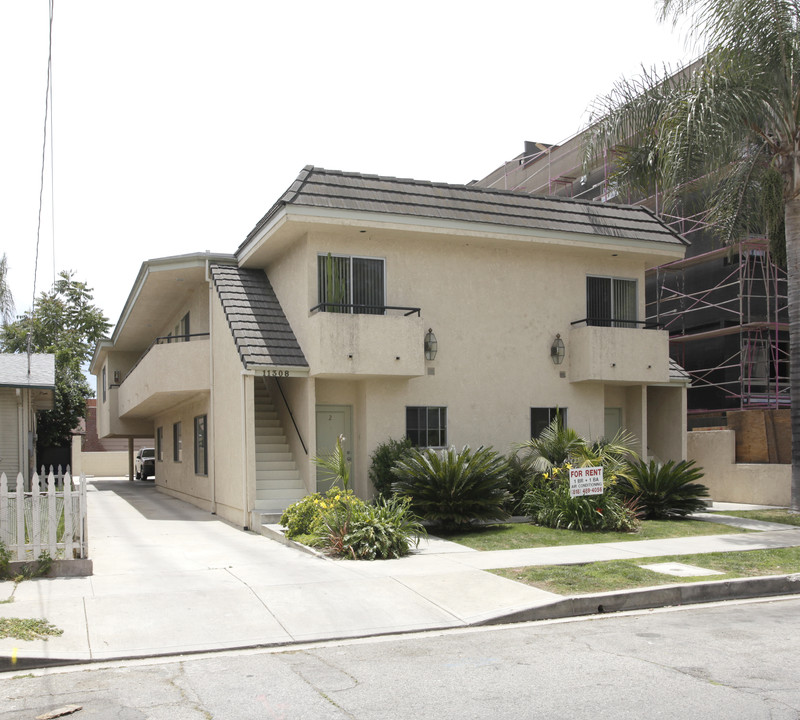 11308 Huston St in North Hollywood, CA - Building Photo