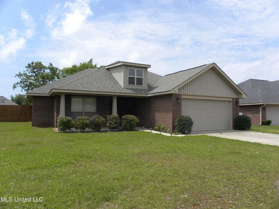 129 Lavender Dr in Ocean Springs, MS - Building Photo