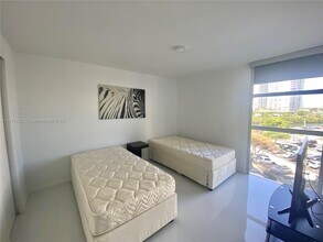 3731 N Country Club Dr, Unit 623 in Aventura, FL - Building Photo - Building Photo