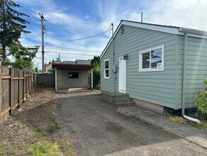 1835 H St in Springfield, OR - Building Photo - Building Photo