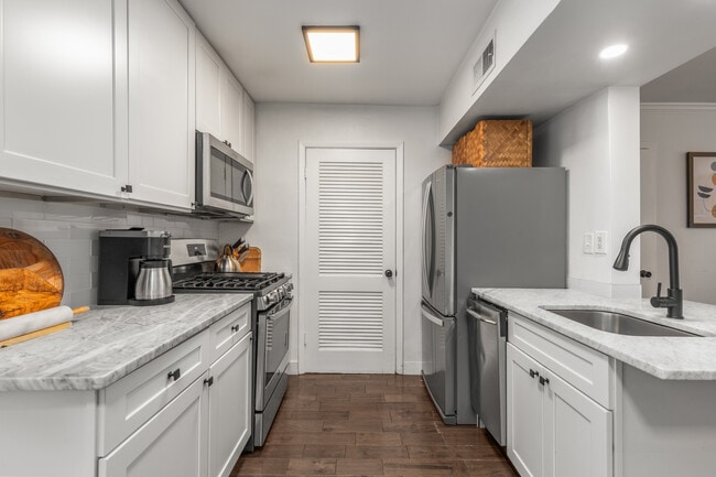 100 Biscayne Dr NW in Atlanta, GA - Building Photo - Building Photo