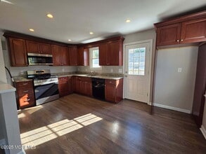6 Trumen Pl in Hazlet, NJ - Building Photo - Building Photo